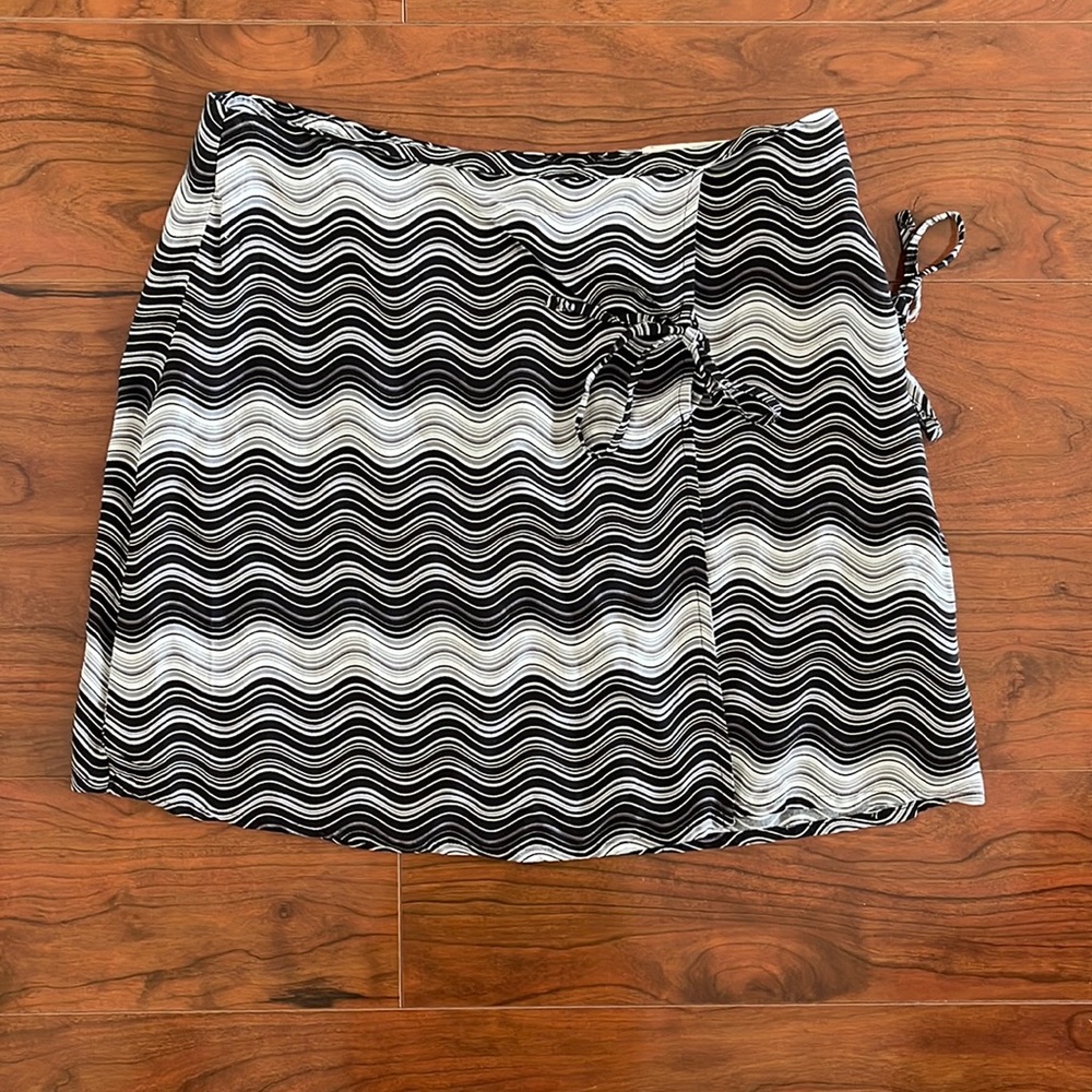 COPY - NWT SO High Rise Black and Gray Wavy Pattern Mini Wrap Skirt